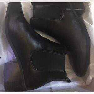 Women’s Chelsea boots